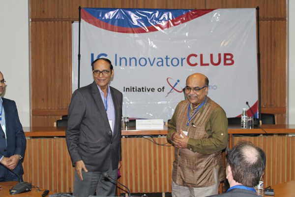Dr-VK-Singh-lauding-Dr-Shirshendu-Mukherjee-at-IC-InnovatorCLUB-second-meeting