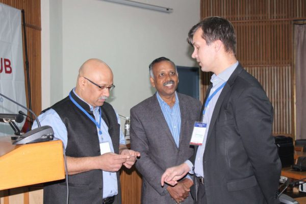 Nirbhay-Karandhikar-Prof.-Venkat-and-Olli-Tolkki-exchanging-ideas-at-IC-InnovatorCLUB-third-meeting-1024x683