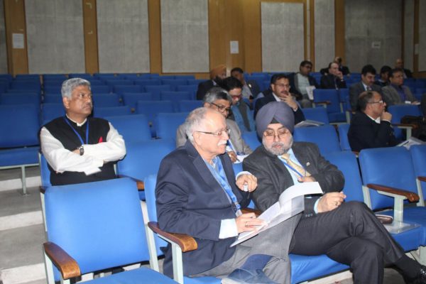 Dr. Rajiv Kapur and Major Gen. Dr. Jagtar Singh discussing at IC InnovatorCLUB Meeting at IIT Delhi