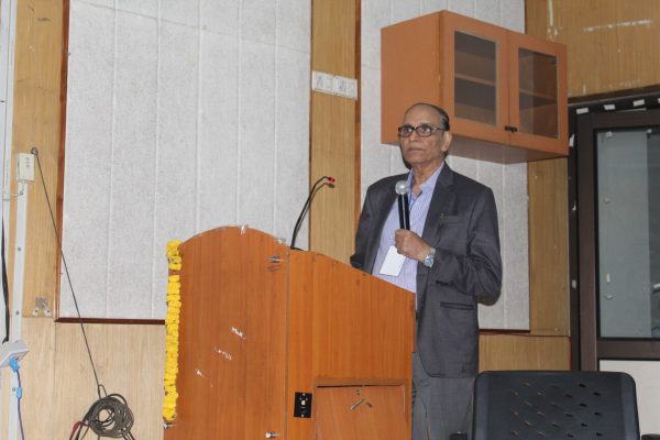 Dr. VK Singh giving keynote address at IC InnovatorCLUB Meeting at IIT, Delhi