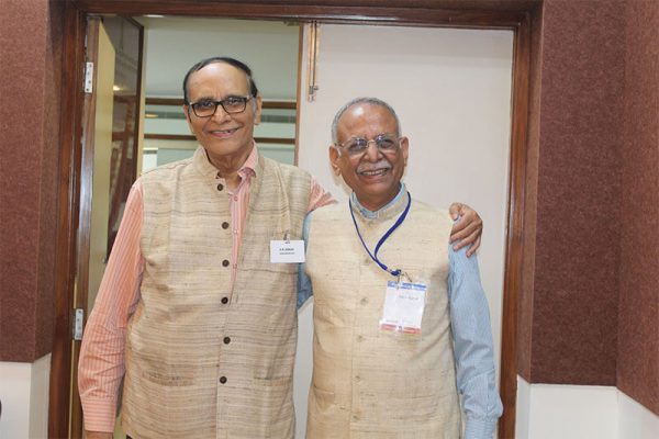 Dr.-VK-Singh-and-Dr.-Sanjiv-Kumar-at-IC-InnovatorClub-meeting