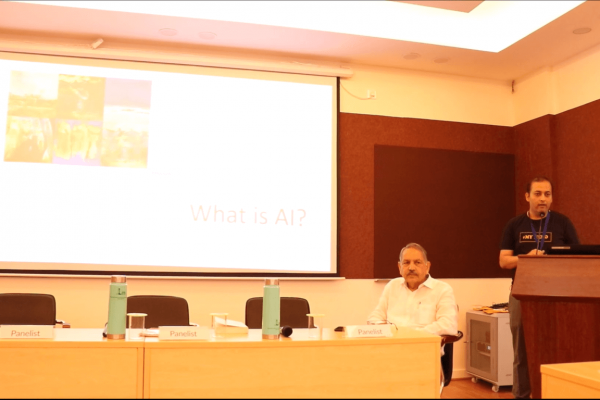 Sachin Gaur shares the basic concept of AI at IC InnovatorClub Meeting