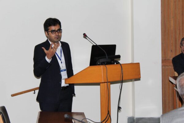 Ankit-Jhanwar-shares-his-success-story-at-IC-Innovator-Club-Meeting-1024x683
