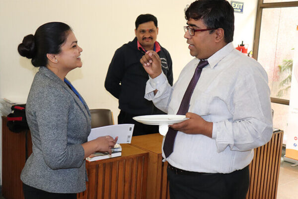 Dr-Raman-Chawla-from-DRDO-and-Parthvee-Jain-from-InnovatioCuris-interact-at-IC-Innovator-club-second-meeting