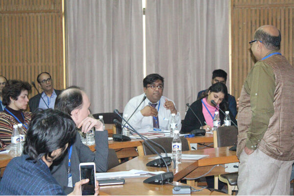 Dr-Raman-Chawla-interacting-with-Dr-Shirshendu-Mukherjee-at-IC-InnovatorCLUB-second-meeting