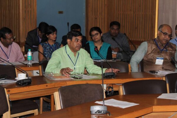 Dr-Vinod-Nikhra-introduces-himself-to-the-members-of-IC-Innovators-Club-Meeting-1024x683
