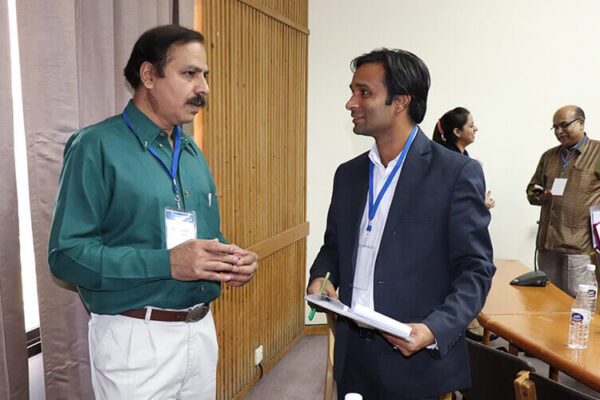 IC-InnovatorLCUB-members-sharing-views-over-funding-proposals-at-second-club-meeting