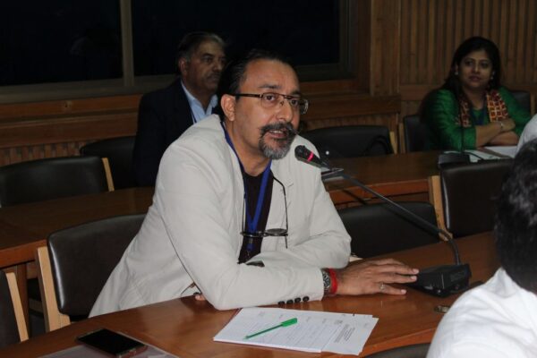 Santanu-Biswas-introduces-himself-to-the-members-of-IC-Innovators-Club-1024x683