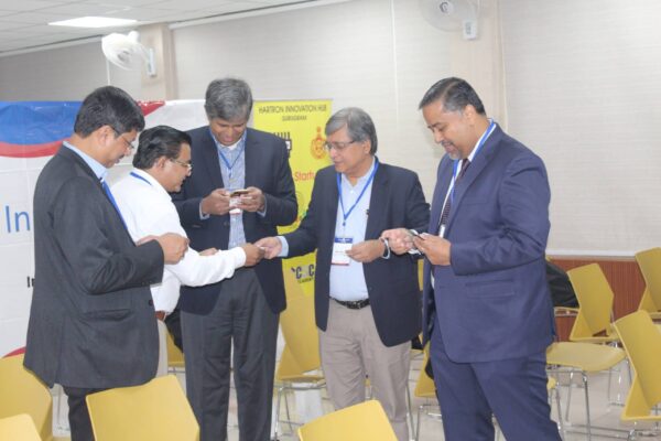 IC InnovatorCLUB member interacting